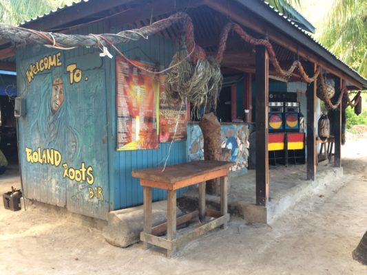 Roland's Bar na Playa de Manzanillo (Manchineel Bay) em Providência