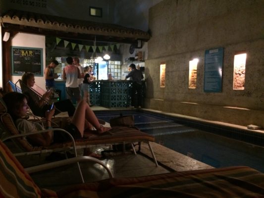 Bar na Piscina Republica Hostel Cartagena